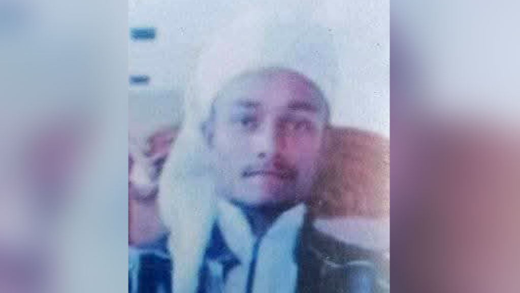 রশিতে ঝুলছিল যুবকের লাশ