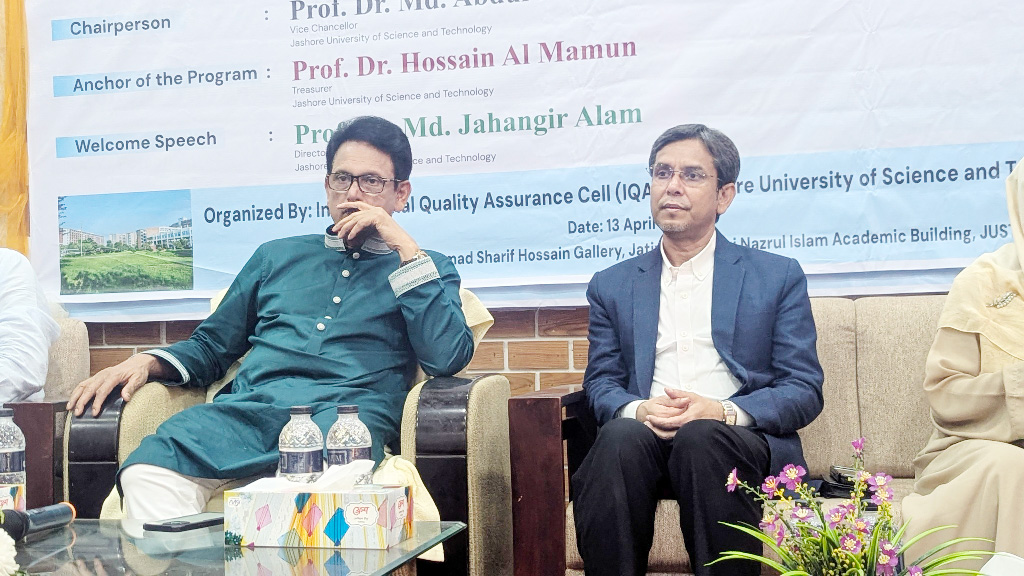 নিজ ক্যাম্পাসে শিক্ষামন্ত্রীর পাশে বসে যবিপ্রবির ভিসি খবর পেলেন অব্যাহতির