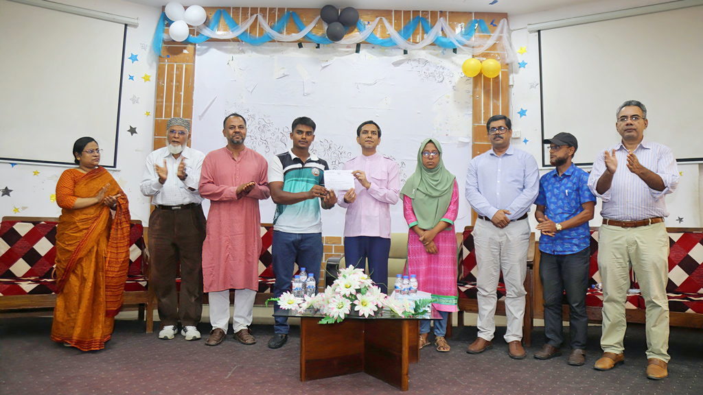 যবিপ্রবির ৩২৫ জন মেধাবী শিক্ষার্থীকে বৃত্তি প্রদান