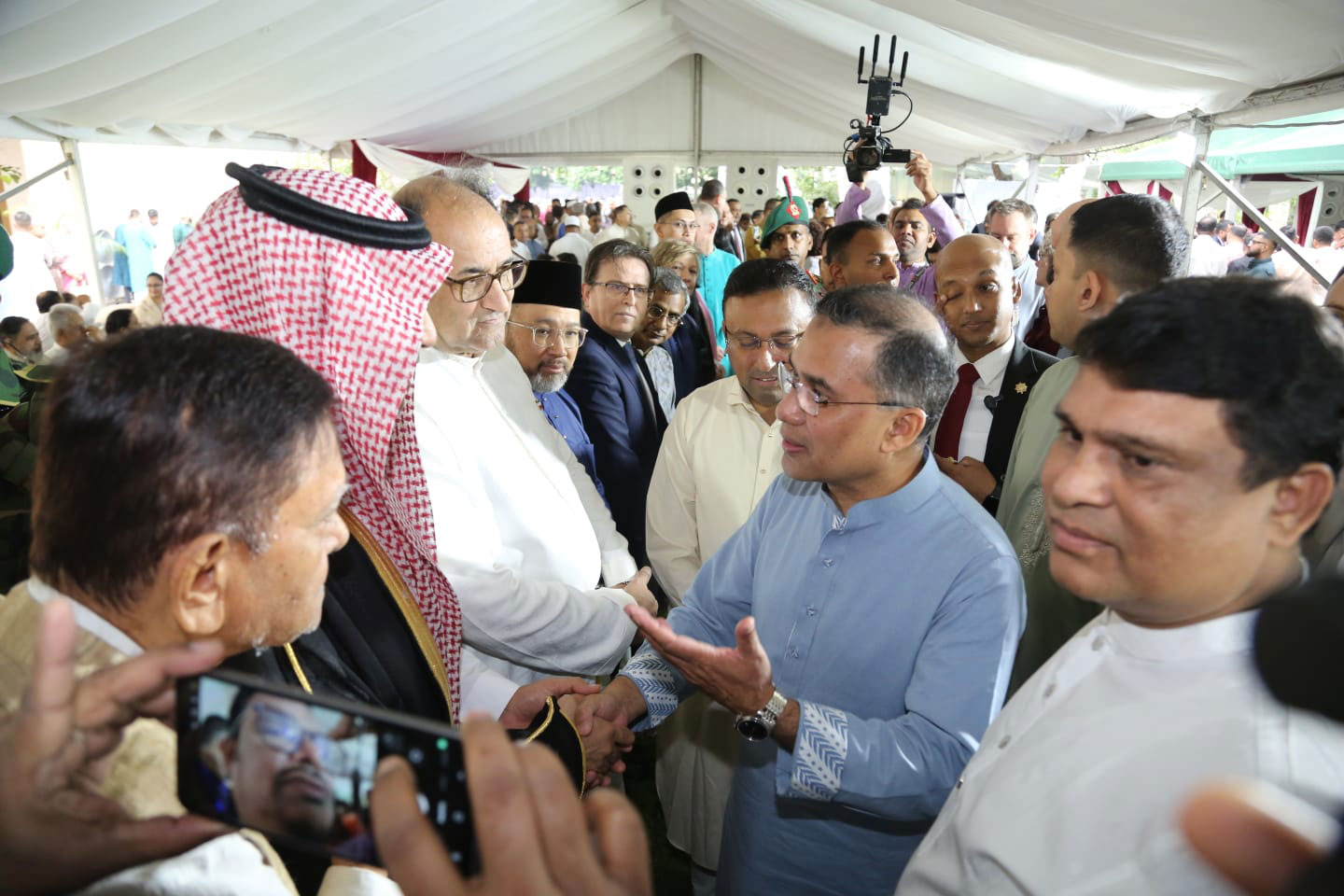 যমুনায় সর্বস্তরের মানুষের সঙ্গে ঈদের শুভেচ্ছা বিনিময় প্রধানমন্ত্রীর