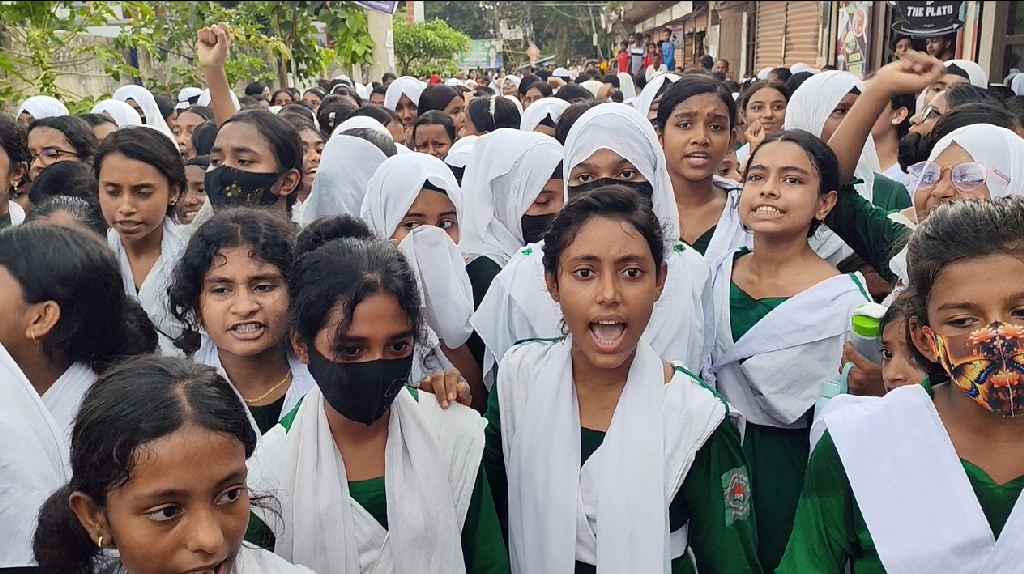 পিরোজপুরে ছাত্রীকে যৌন নিপীড়নের অভিযোগে সাময়িক বরখাস্ত শিক্ষক, তদন্ত কমিটি গঠন