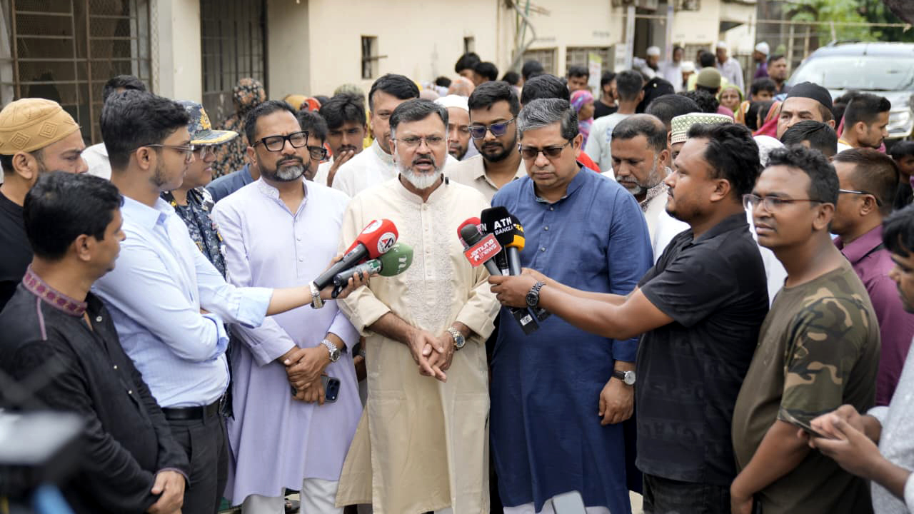 রাজধানীতে ফিটনেসবিহীন যানবাহন বন্ধে ডিএনসিসি প্রশাসকের হুঁশিয়ারি