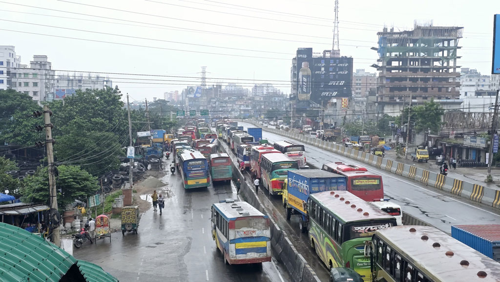 ঢাকা-চট্টগ্রাম মহাসড়কে ৪ কিলোমিটার যানজট