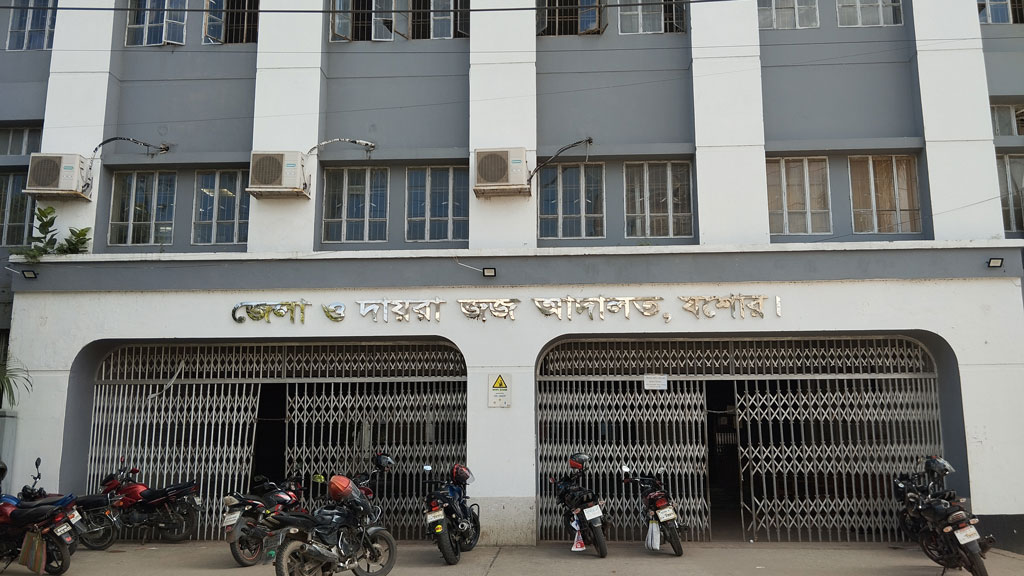 মিথ্যা প্রলোভনে ইউক্রেন যুদ্ধে পাচারের অভিযোগ