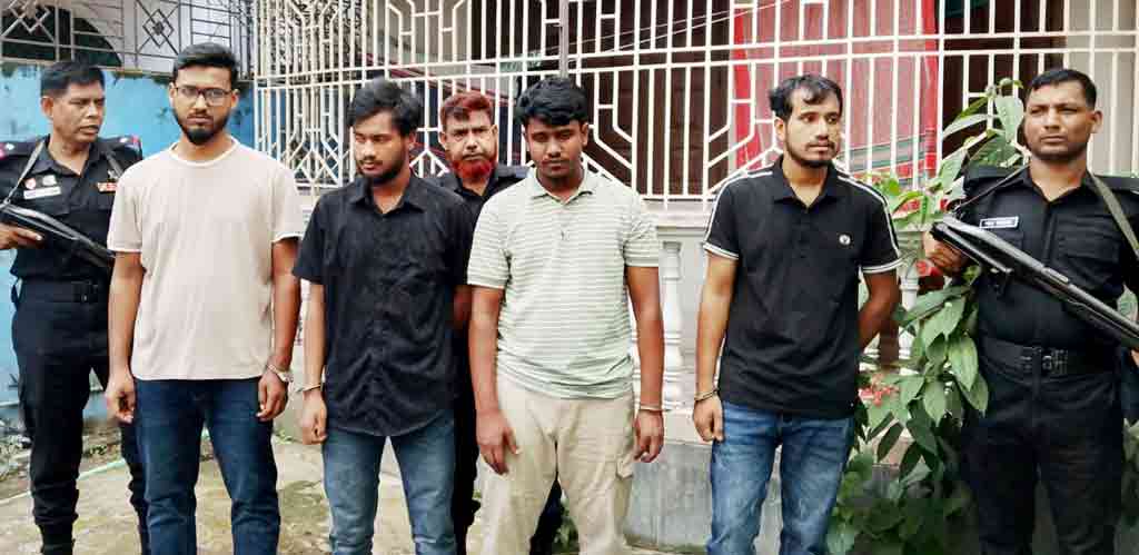 যশোরে জাল নথি তৈরি ও অনলাইন প্রতারক চক্রের ৪ সদস্য আটক