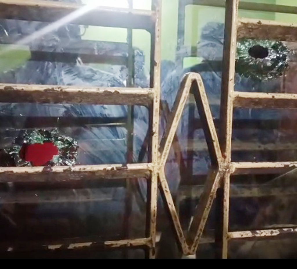 বেনাপোলে ব্যবসায়িক বিরোধে যুবককে লক্ষ্য করে ৩টি গুলি, আতঙ্কে স্থানীয়রা