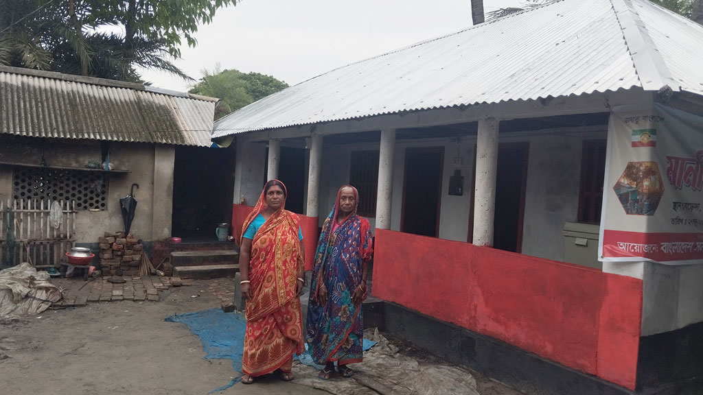 সেনাবাহিনীর সহযোগিতায় ঘুরে দাঁড়াল ডহর মশিয়াহাটী আগুনে ক্ষতিগ্রস্ত ১৪ পরিবার