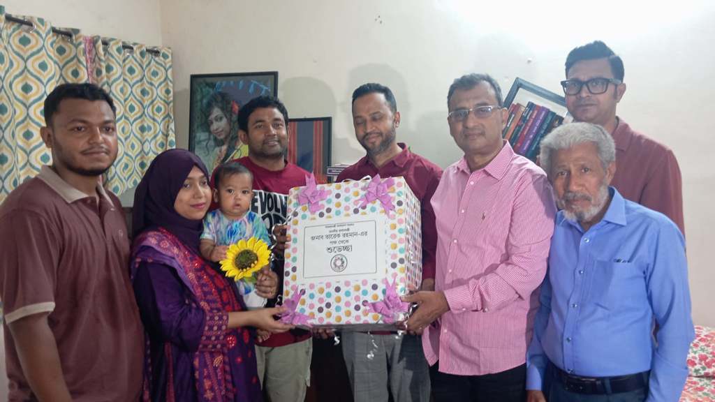 প্রধানমন্ত্রীর উপহার পেল যশোরে শুভেচ্ছা জানানো সেই শিশু