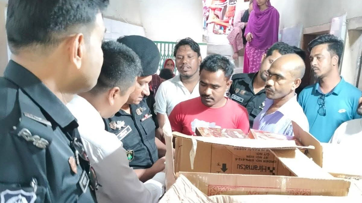 মনিরামপুরে ভেজাল প্রসাধনী মজুত, ব্যবসায়ীকে ৫০ হাজার টাকা জরিমানা