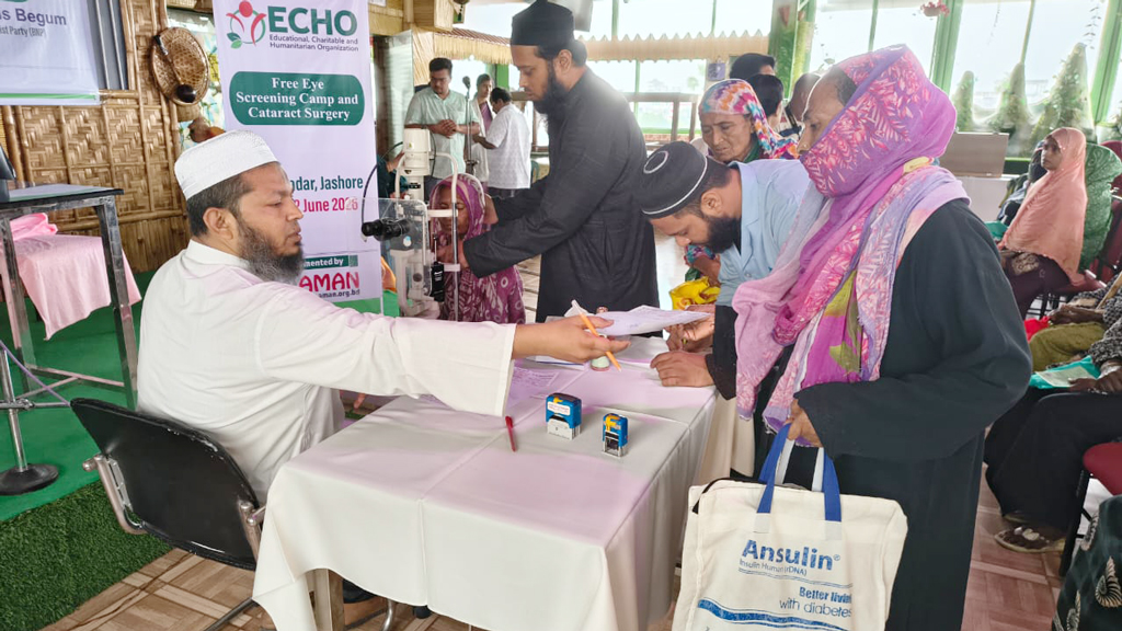 যশোরে হতদরিদ্র নারীদের বিনা মূল্যে চক্ষু চিকিৎসা, ৩৫ জনের ছানি অপারেশনের ব্যবস্থা