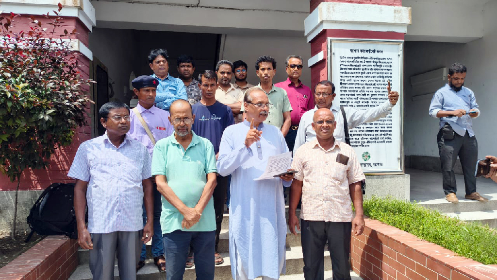 ভবদহে জলাবদ্ধতা নিরসনে চার দফা দাবি, ডিসি অফিস ঘেরাওয়ের হুঁশিয়ারি