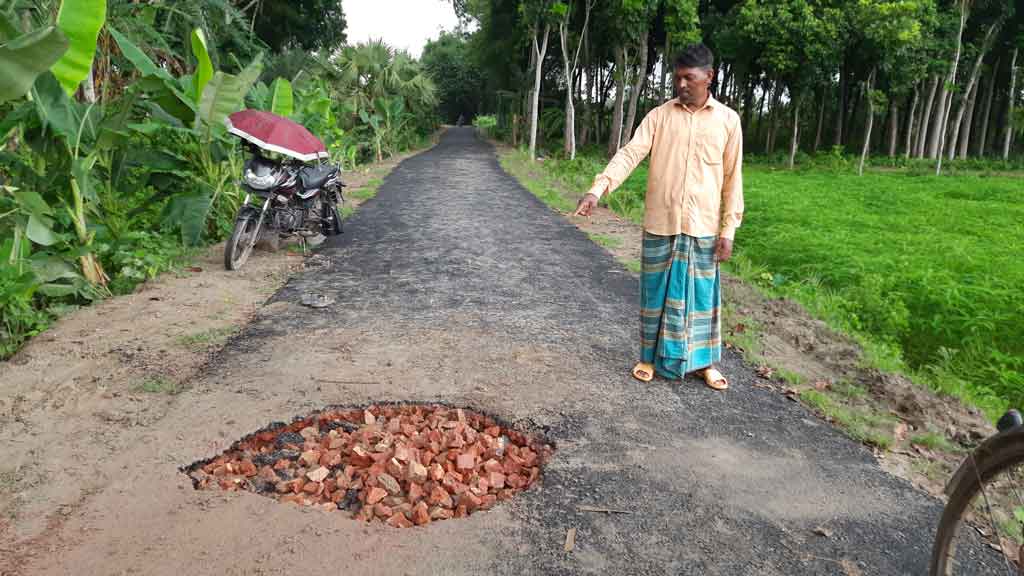 এক মাসও টিকল না কোটি টাকার পাকা রাস্তা