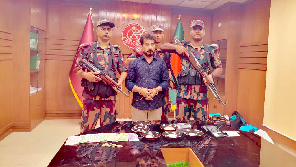 যশোরে সাড়ে ৬ কোটি টাকার ডায়মন্ডসহ ভারতীয় নাগরিক আটক