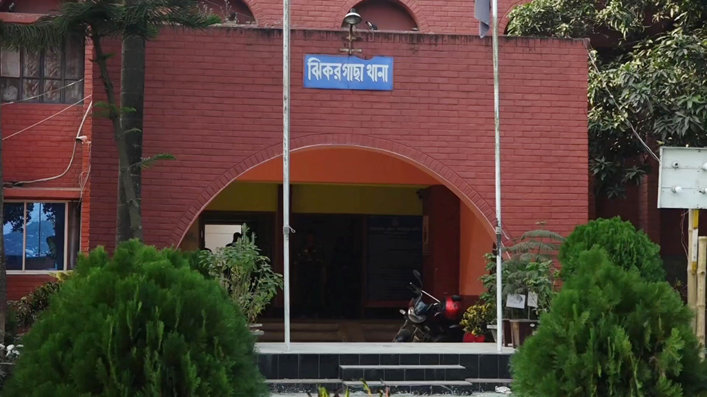 ‘চোরাই মোবাইল বিক্রেতাকে ছেড়ে দেওয়ায়’ ২ পুলিশ কর্মকর্তাকে প্রত্যাহার