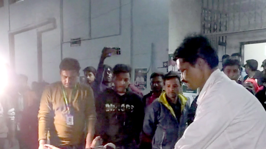 যশোরে বাবার সামনেই ছুরিকাঘাতে ছেলেকে হত্যা