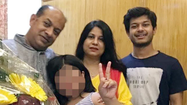 স্ত্রী-সন্তানসহ যশোরের সাবেক মেয়র রেন্টুর দেশত্যাগে নিষেধাজ্ঞা