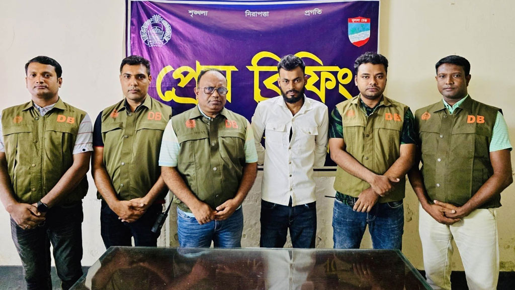 যশোরে ২৪ মামলার আসামি সন্ত্রাসী ডলার গ্রেপ্তার