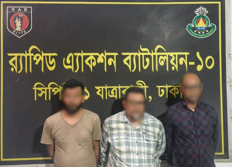 যাত্রাবাড়ীতে পিস্তল-গুলিসহ গ্রেপ্তার ৩