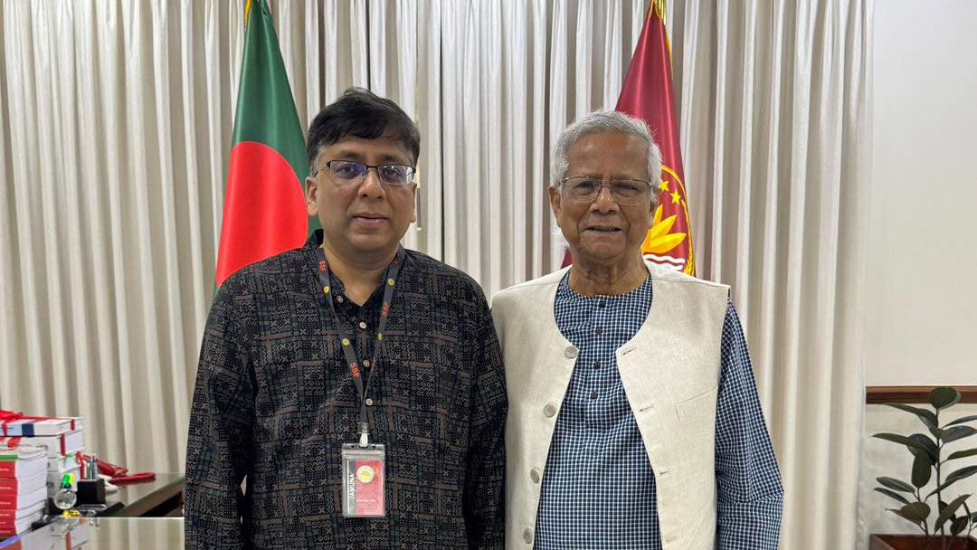 প্রধান উপদেষ্টার সঙ্গে সাক্ষাৎ করলেন ‘স্পিরিট অব সালাম অ্যাওয়ার্ড’ জয়ী অধ্যাপক মাহবুব আলম
