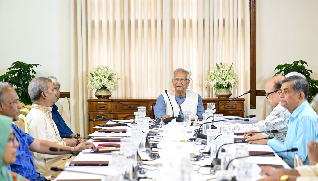 আজ রোববার রাষ্ট্রীয় অতিথি ভবন যমুনায় প্রধান উপদেষ্টা অধ্যাপক ড. মুহাম্মদ ইউনূসের সভাপতিত্বে অনুষ্ঠিত উপদেষ্টা পরিষদের এক বৈঠকে এই খসড়া অনুমোদন করে উপদেষ্টা পরিষদ। । ছবি: প্রেস উইং