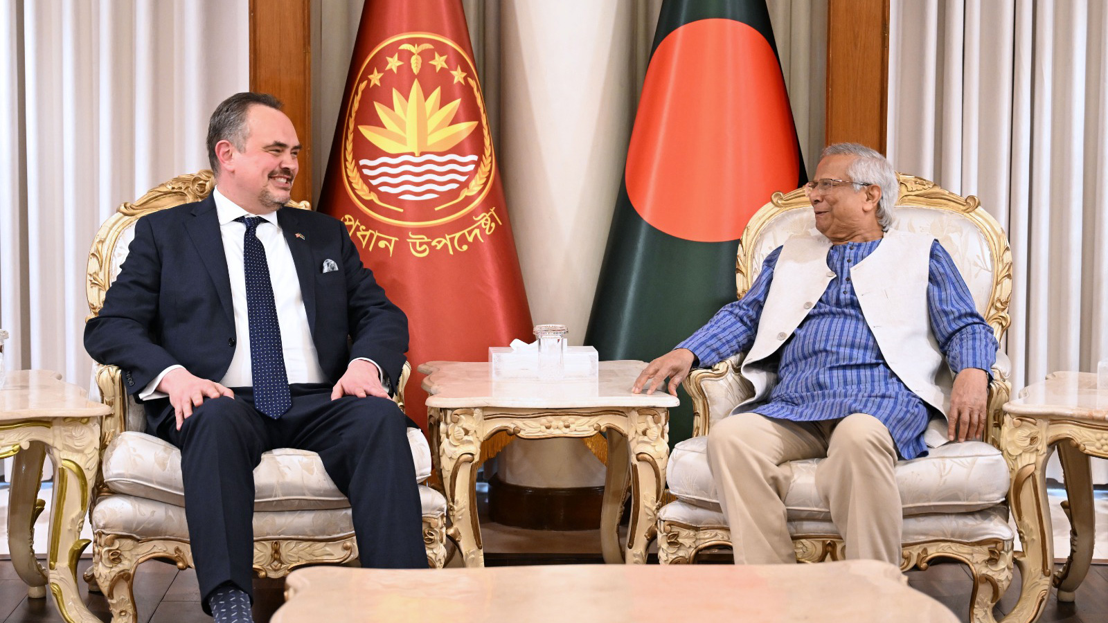 ১২ ফেব্রুয়ারির ভোটই হবে ভবিষ্যৎ নির্বাচনের মানদণ্ড, মার্কিন রাষ্ট্রদূতকে ড. ইউনূস