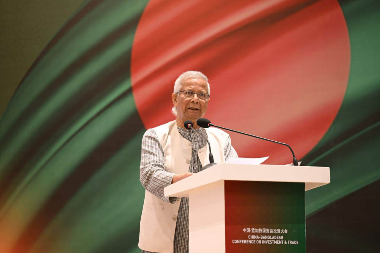 বাংলাদেশকে ম্যানুফ্যাকচারিং হাব বানাতে চীনা বিনিয়োগের আহ্বান প্রধান উপদেষ্টার