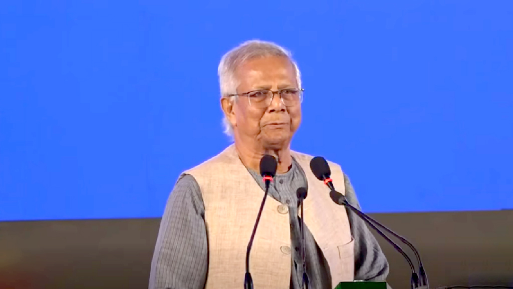 ‘প্রধান উপদেষ্টা ব্যস্ত, তাই ৩৩২ নম্বর এআইকে পাঠিয়েছেন’, এভাবেই বক্তব্য শুরু করলেন ড. ইউনূস