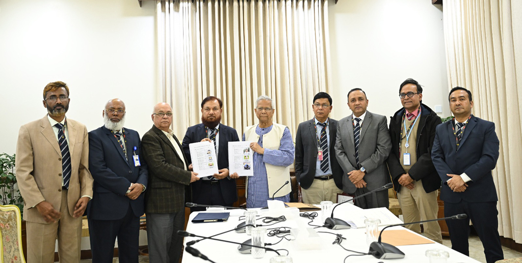 রায়েরবাজারে গণকবর থেকে শহীদদের পরিচয় শনাক্ত রাষ্ট্রের দায়বদ্ধতার প্রতিফলন: প্রধান উপদেষ্টা