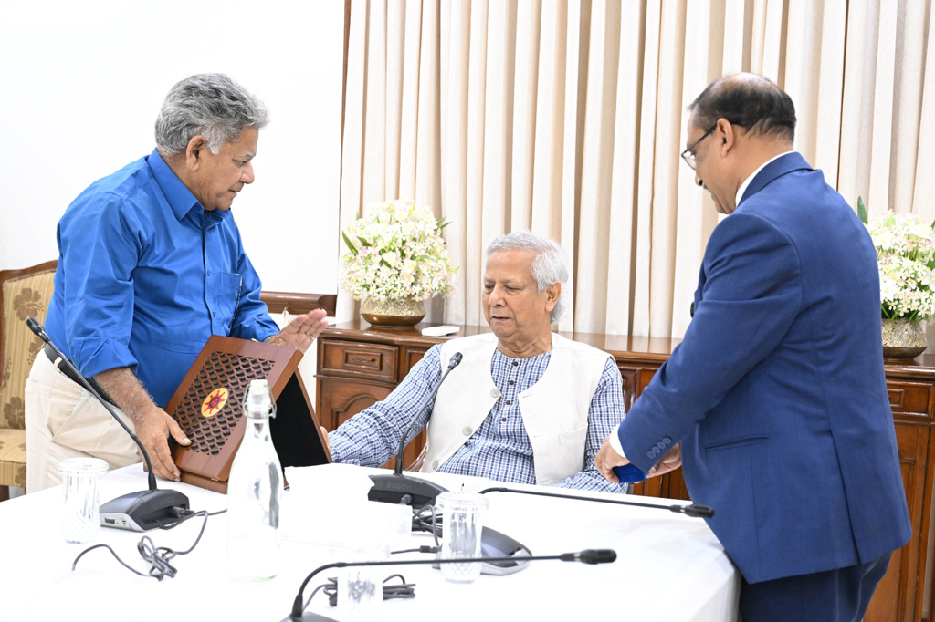 রাষ্ট্রীয় অতিথি ভবন যমুনায় বুধবার প্রধান উপদেষ্টাকে এ বিষয়ে অবহিত করেন নৌপরিবহন উপদেষ্টা ব্রিগেডিয়ার জেনারেল (অব.) ড. এম সাখাওয়াত হোসেন।