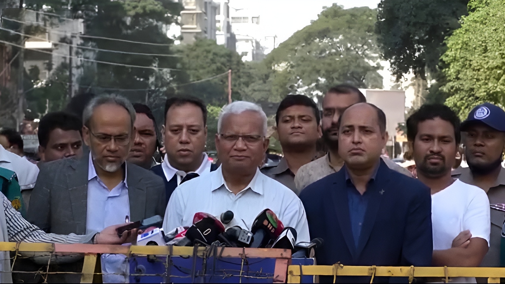 খালেদা জিয়া ঠিকমতো চিকিৎসা গ্রহণ করতে পারছেন: ডা. জাহিদ