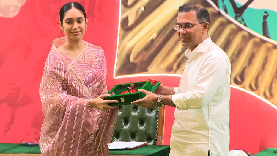 খালেদা জিয়ার স্বাধীনতা পুরস্কার নিলেন জাইমা