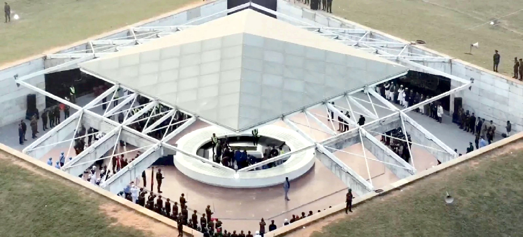 রাষ্ট্রীয় মর্যাদায় জিয়াউর রহমানের পাশে খালেদা জিয়ার দাফন সম্পন্ন