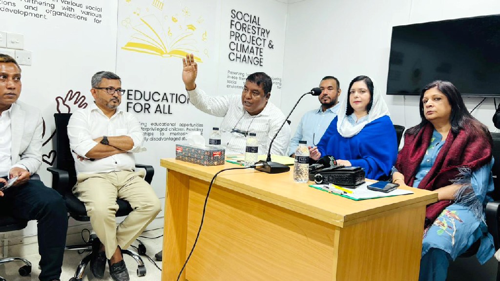 কড়াইল, সাততলা ও টিঅ্যান্ডটি বস্তির নারীদের সমস্যার কথা শুনলেন জুবাইদা রহমান