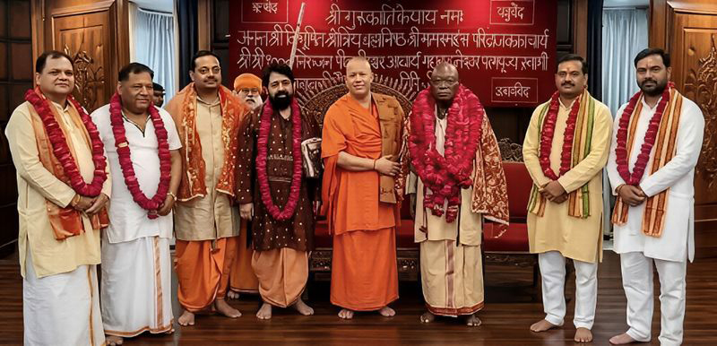 উত্তরাখণ্ডের মন্দিরে পলাতক ভারতীয় ব্যবসায়ীর সঙ্গে জ্যাকব জুমার বৈঠক, খেপেছে দক্ষিণ আফ্রিকার সরকার
