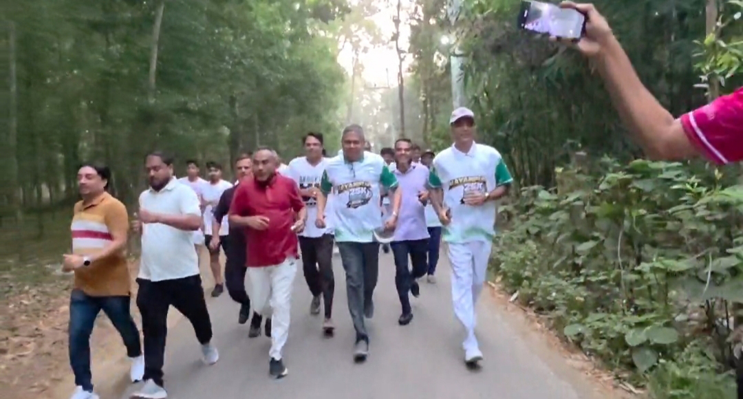 শ্রীপুরে মাদকবিরোধী ম্যারাথনে ৬০০ দৌড়বিদ, যুবসমাজকে খেলাধুলায় ফেরানোর আহ্বান