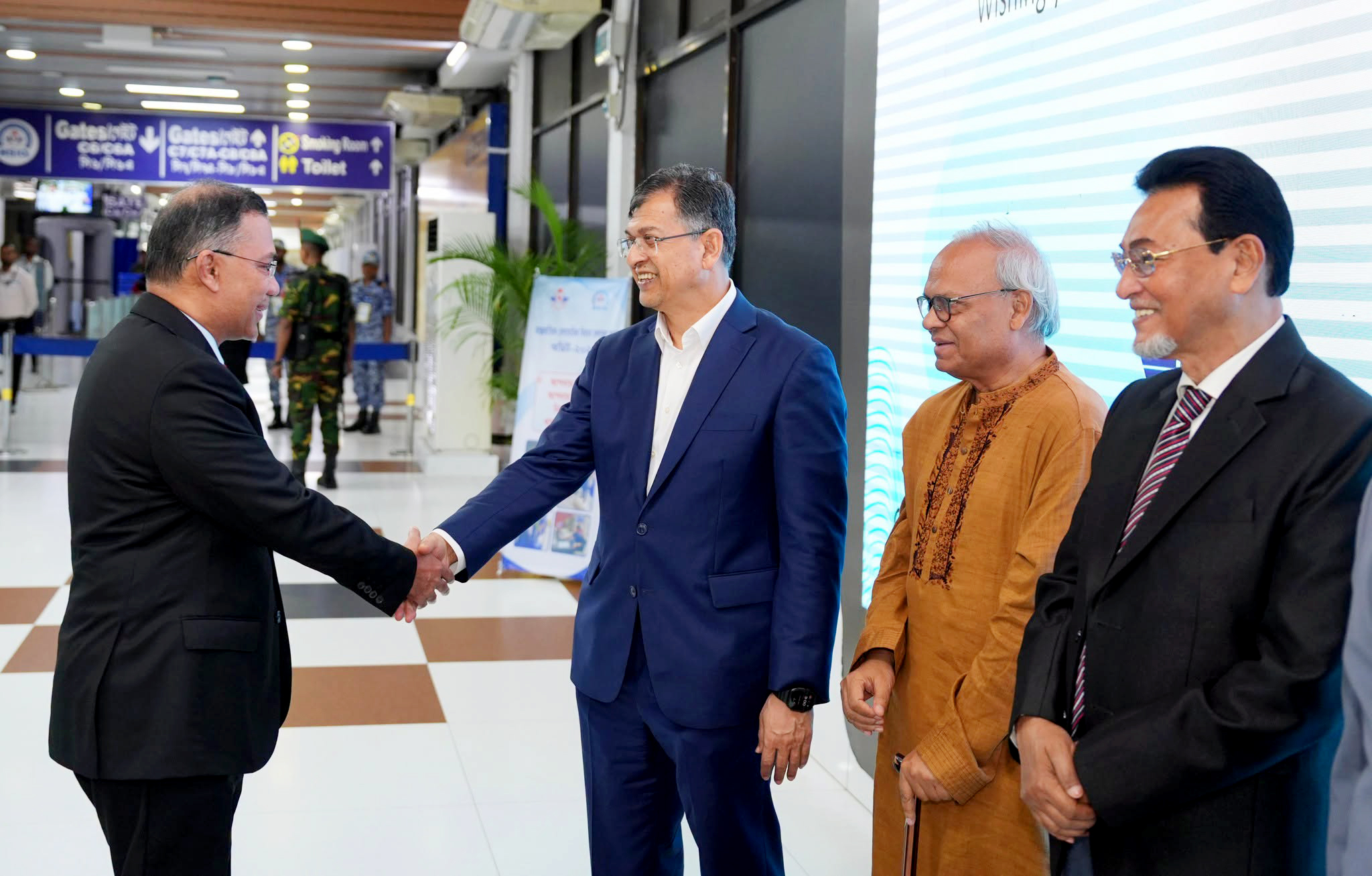 জাপান সফর শেষে দেশে ফিরলেন প্রধানমন্ত্রী, ছয় সমঝোতা ও ইয়েন-ঋণের প্রতিশ্রুতি নিয়ে