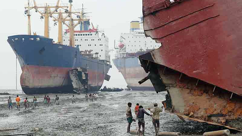 সীতাকুণ্ডে ১০ শ্রমিকের মৃত্যুর দেড় মাসের মাথায় জাহাজভাঙা শিল্প ‘কমলা’ শ্রেণিতে, সিদ্ধান্ত স্থগিতের দাবি বাপার