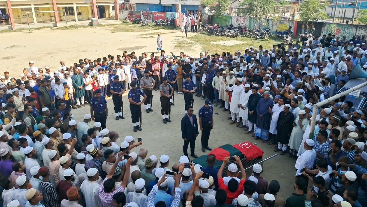 রাষ্ট্রীয় মর্যাদায় বীর মুক্তিযোদ্ধা সাংবাদিক শফিকুর রহমানের দাফন