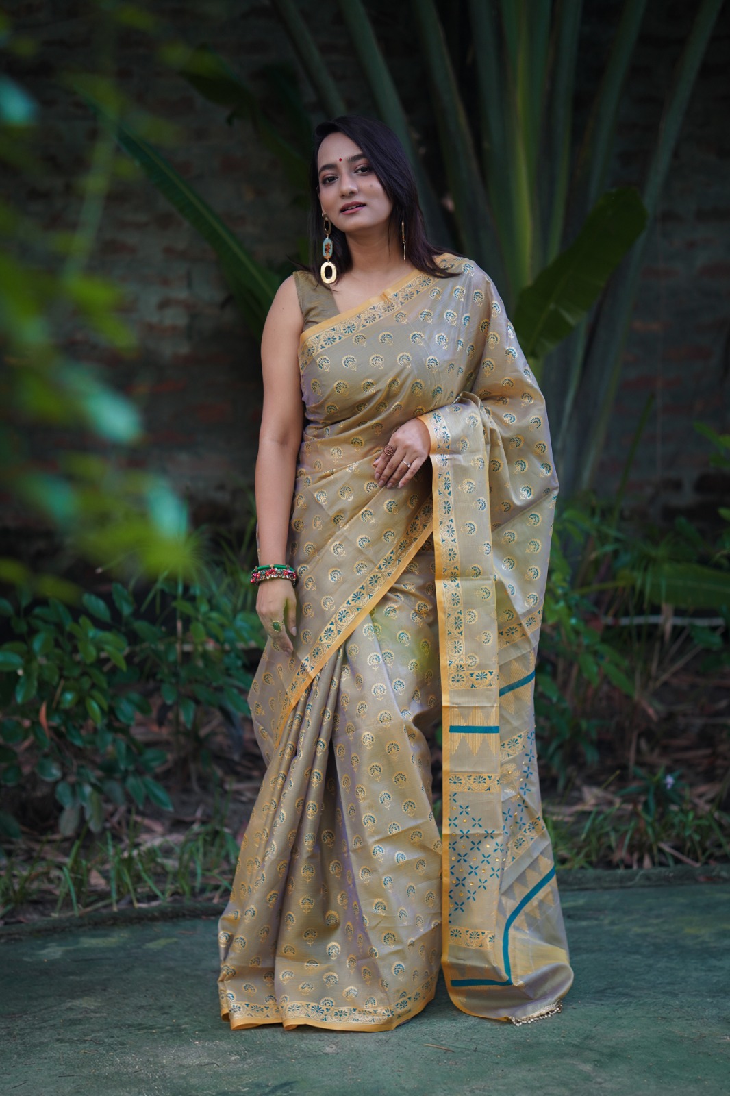 শাড়ির সঙ্গে অনুষঙ্গ