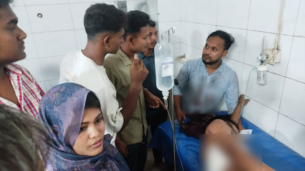 গাজীপুরের শ্রীপুরে ছুরিকাঘাতের পর ট্রেনের ছাদ থেকে যুবককে ফেলে দেওয়ার অভিযোগ, অবস্থা আশঙ্কাজনক