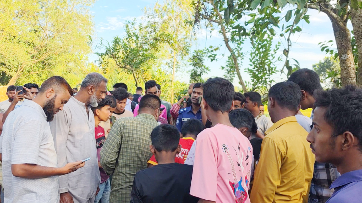 ঠাকুরগাঁওয়ের বালিয়াডাঙ্গীতে সড়ক দুর্ঘটনায় একজন নিহত হয়েছেন। ছবি: আজকের পত্রিকা
